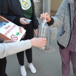 Студенти хіміко-біологічного факультету пропонували мелітопольцям обміняти цигарку на цукерку