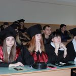 Усмішки та святкові мантії: випускникам хіміко-біологічного факультету вручили дипломи